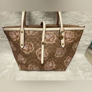 Coach Market Tote in Signature Rose Print Bag
